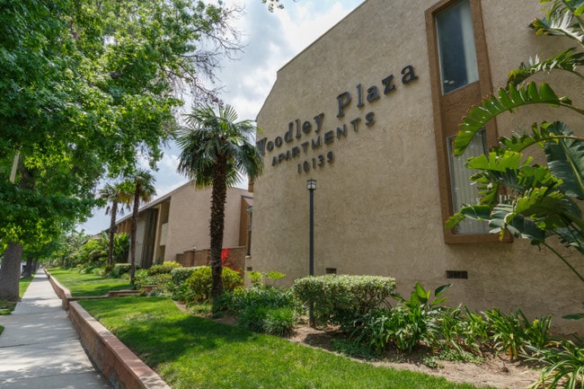 Woodley Plaza