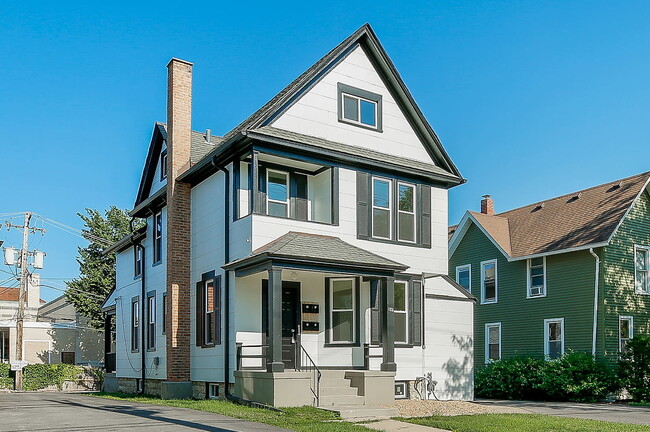 Building Photo - 2 West St Unit 2R