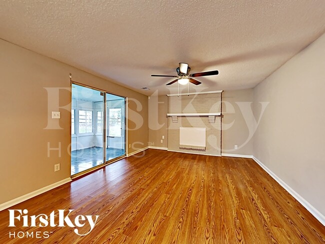 Photo - 1940 Winsted Ct