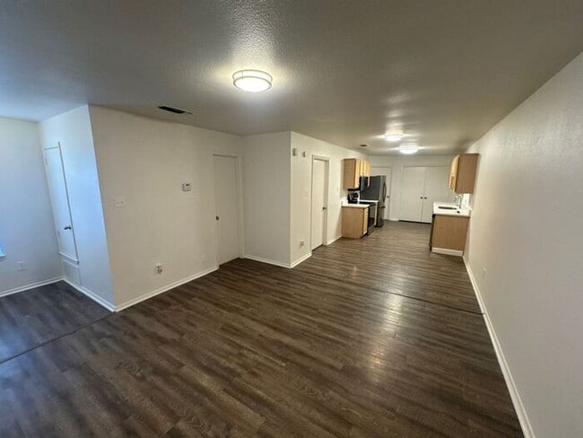 Photo - 2806 James Rd