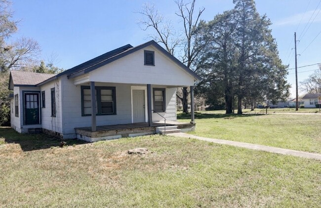 Building Photo - Affordable 2 BR 1 bath home