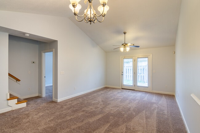 Photo - 310 Connor Cir