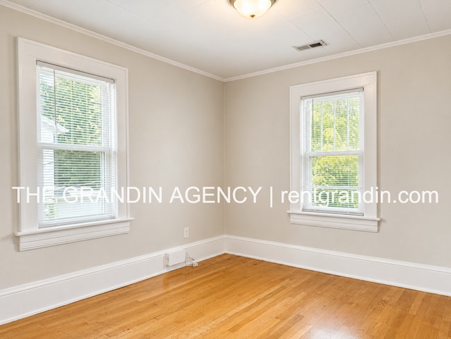 Photo - 2818 Burton Ave NW