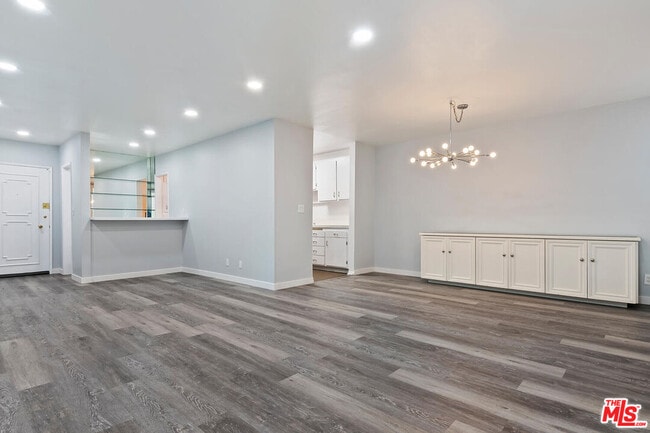 Photo - 927 Kings Rd Unit 107