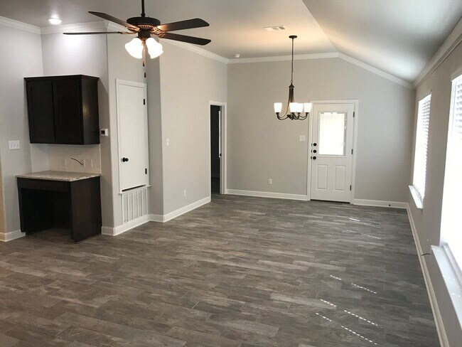 Photo - Gorgeous 2 bed/2 bath near Bunny Trail