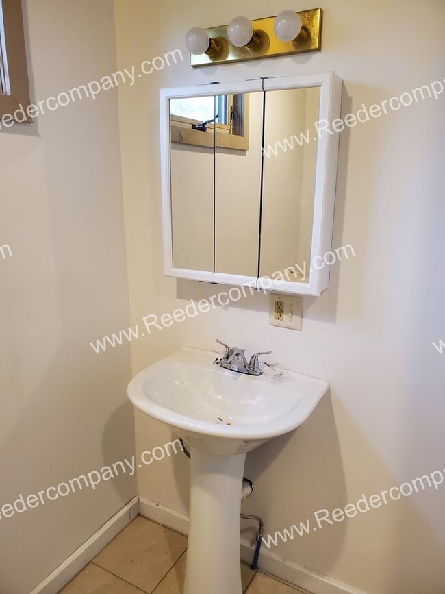 Photo - Large 2 bedroom home (close to the beach)