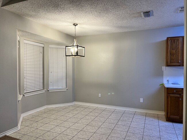 Photo - 411 Hickory Rd