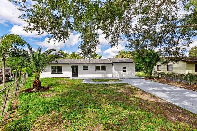 Photo - Charleston Park Dr Unit APT