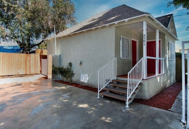 Building Photo - Beautiful spacious detached 2 bedrooms - 1... Rental