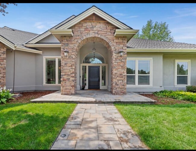 Photo - 103 S Alder Ln