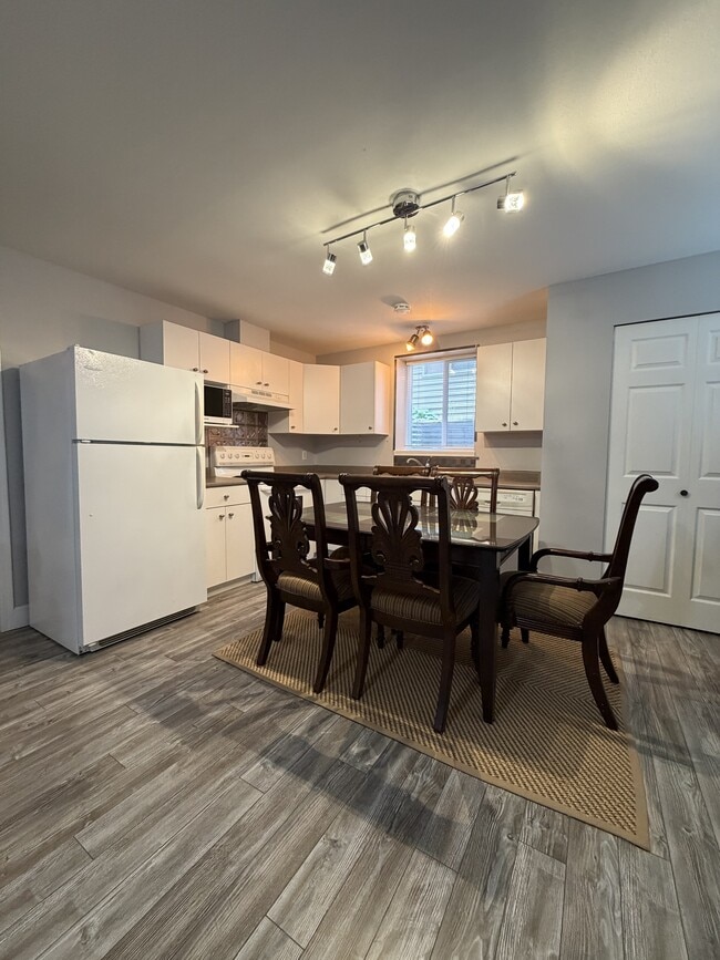 Building Photo - 35258 Firdale Ave Unit 1