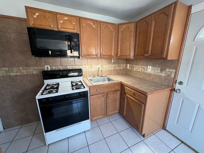 Photo - 1834 Illinois St