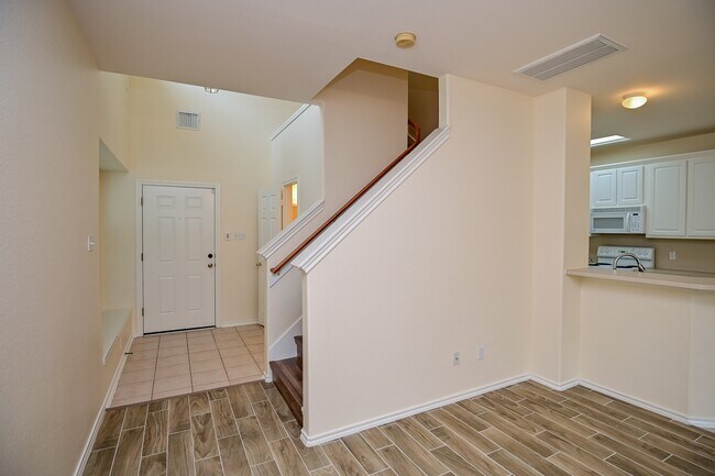 16827 Bellmoor Ln