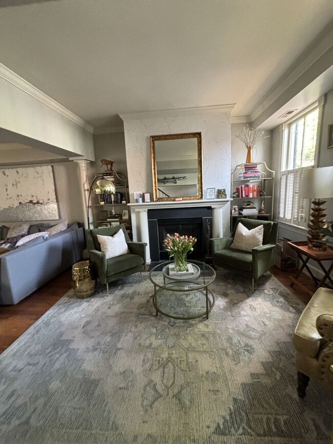 Photo - 408 Queen St