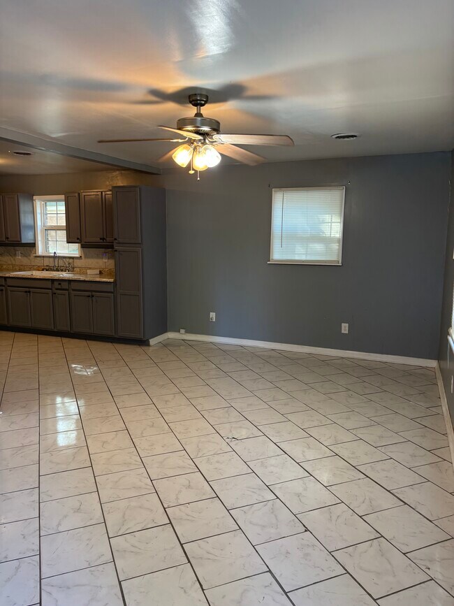 Photo - 707 Cecelia Ave