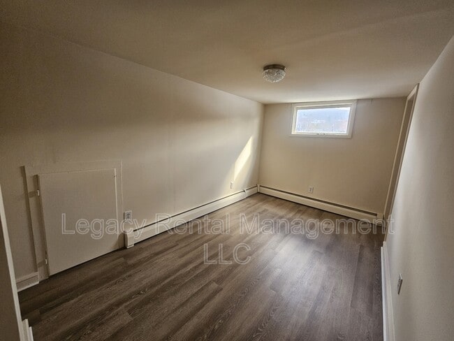 Photo - 168 S Main St