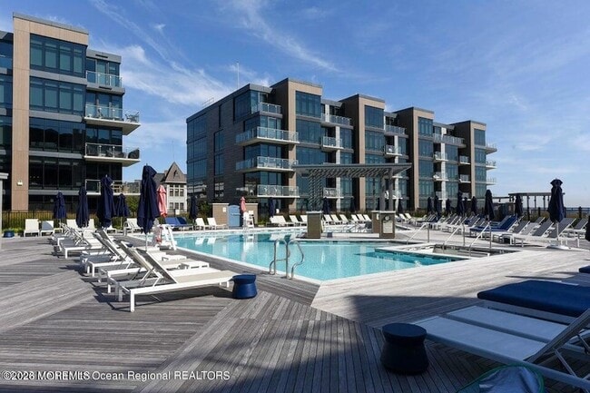 Building Photo - 15 Morris Ave Unit 405