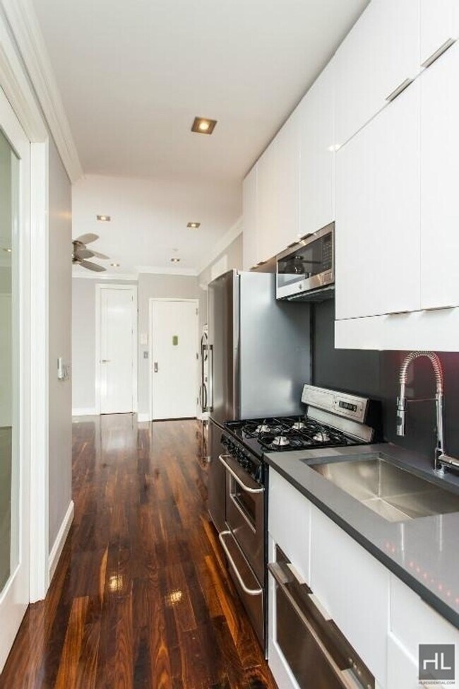 Building Photo - Amsterdam Ave