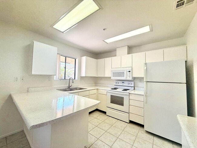 Photo - AVAILABLE NOW!! 1 Bedroom 1 Bathroom!! 55+ Apartment in Palm Desert Unit 06