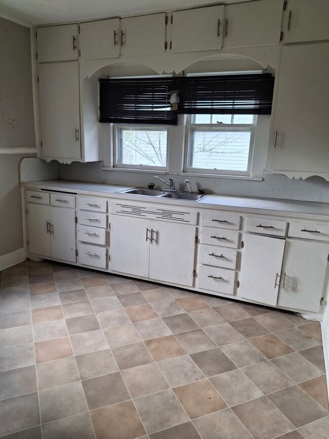 Photo - 2308 Pitt St