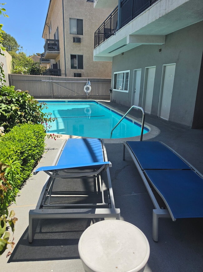 411 Kelton Ave Unit 1