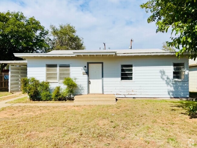 Building Photo - Charming 2 Bedroom Home