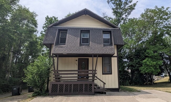 Building Photo - 1221 6th St Unit 2