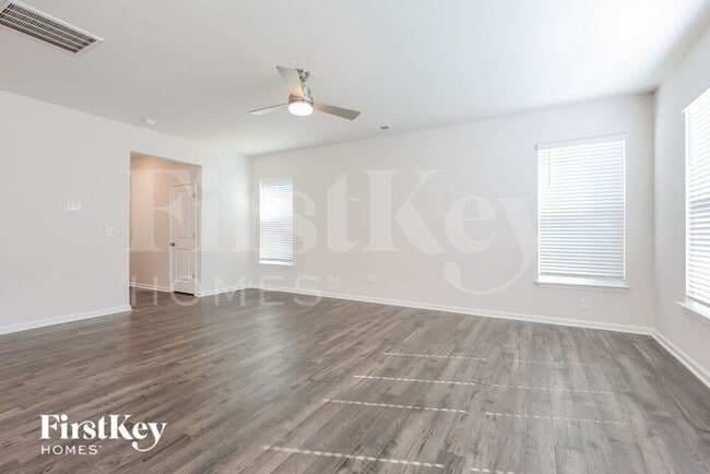 Photo - 411 Stonefence Dr