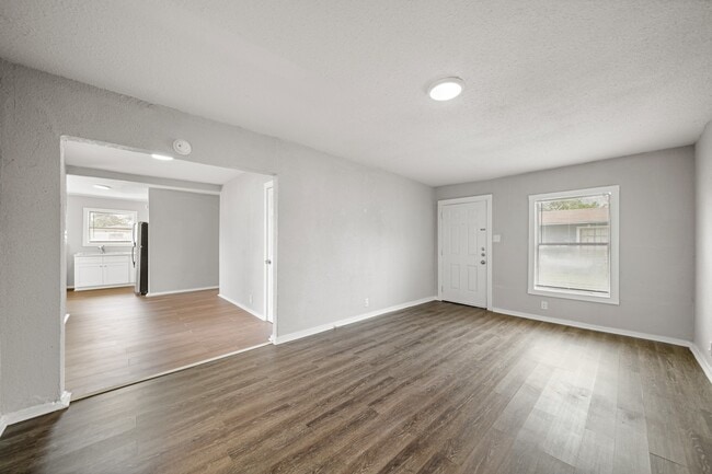 Photo - 1723 W 5th St