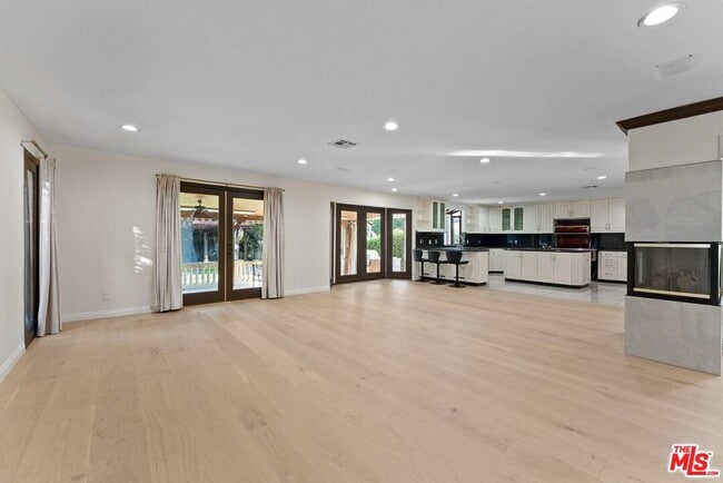 Photo - 15123 Greenleaf St