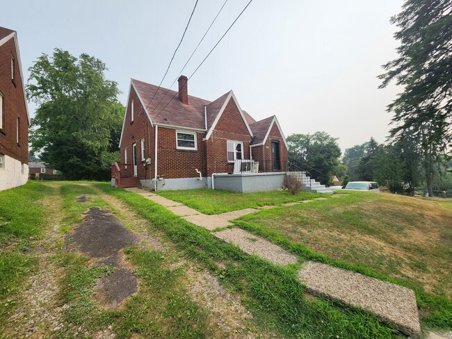 Photo - 824 Oak St