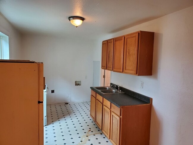 Photo - 319 Woodford Ave Unit A