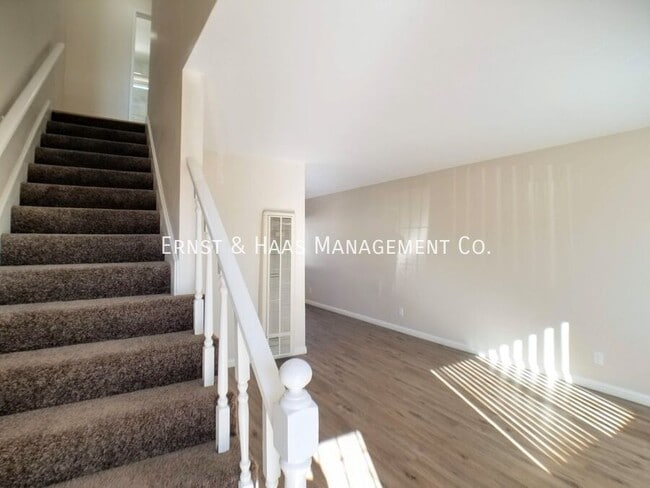 Photo - 77 E Mountain View St