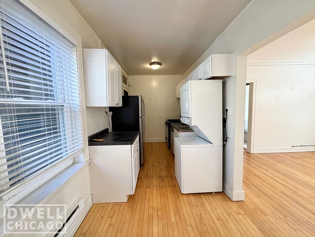 Photo - 1421 W Hutchinson St Unit 1