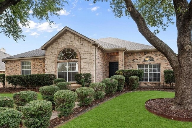 Building Photo - 7700 Glenoaks Dr