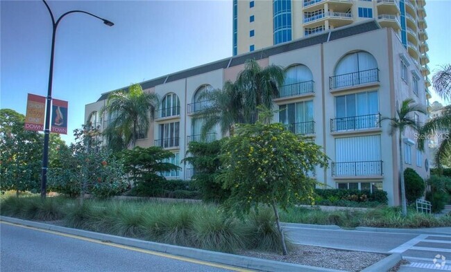 Building Photo - 301 S Gulfstream Ave Unit 102 Rental