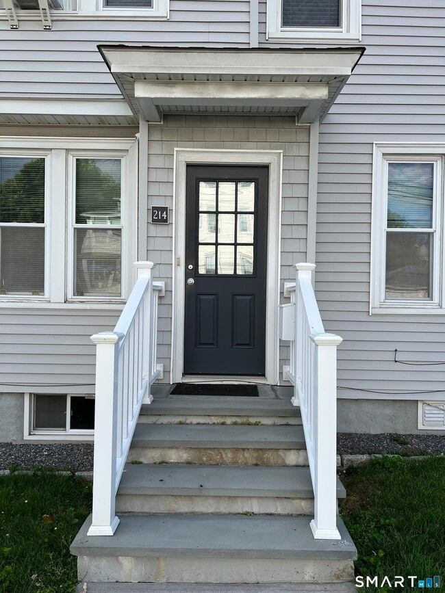 Photo - 220 King St