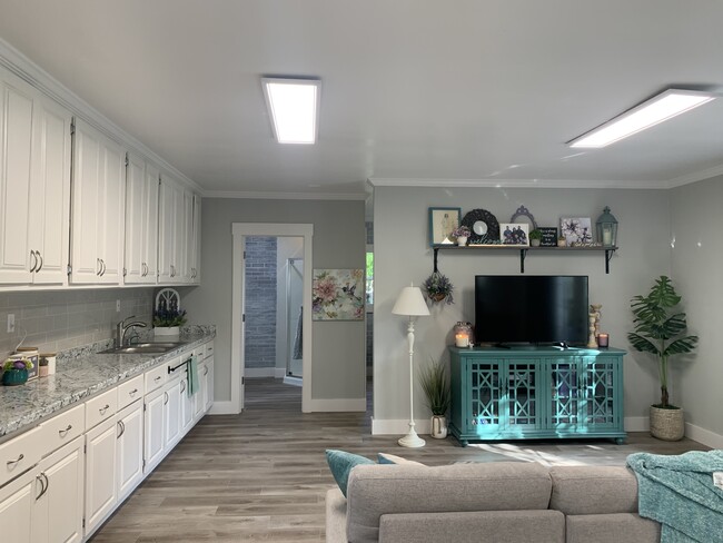 Building Photo - 8897 Williams Hwy Unit In-law