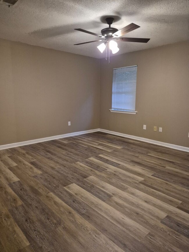 Photo - 145 Deerwood Ct