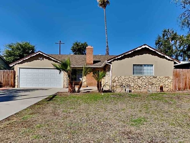 Photo - 10635 Magnolia Ave Casa