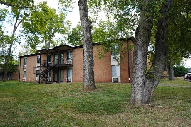 Building Photo - 2601 Hillsboro Pike Unit N8