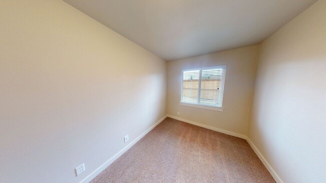 Photo - Charming 2 Bedroom Duplex - Granite Counters, Plank Flooring, Fully Fenced, Storage Shed! Unidad 10725 Sales Rd S