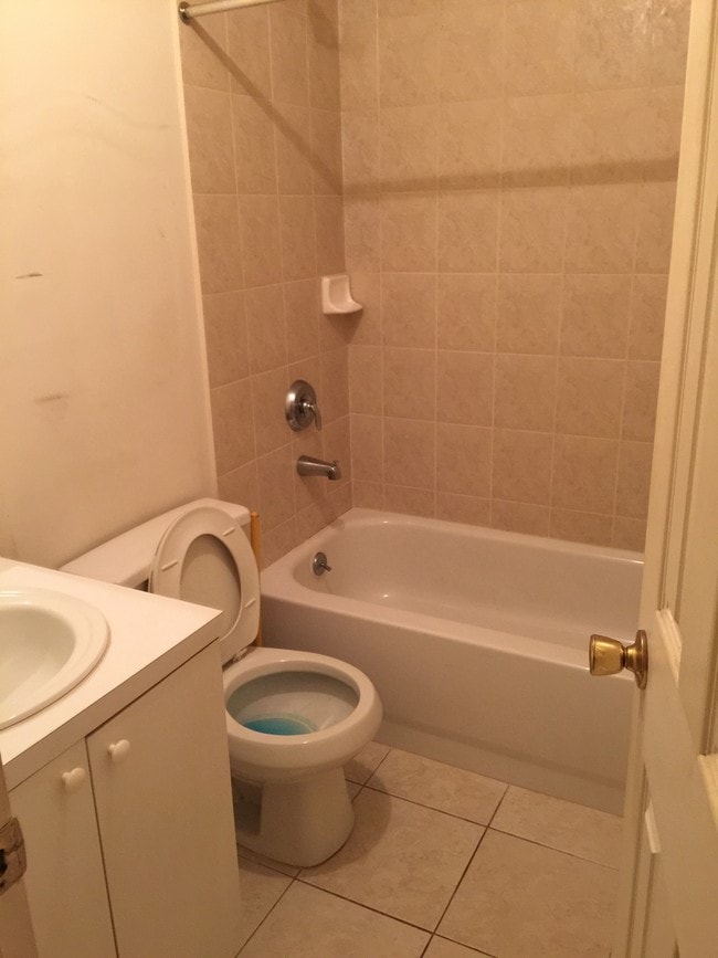 Photo - 148F Main St Unidad B