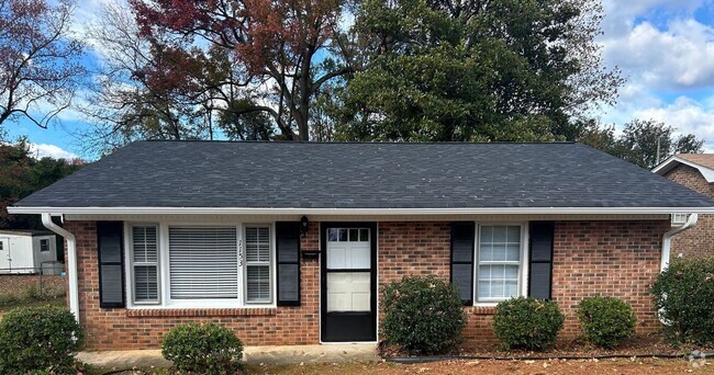 Building Photo - 2-Bedroom, 1.5 Bathroom Brick Home