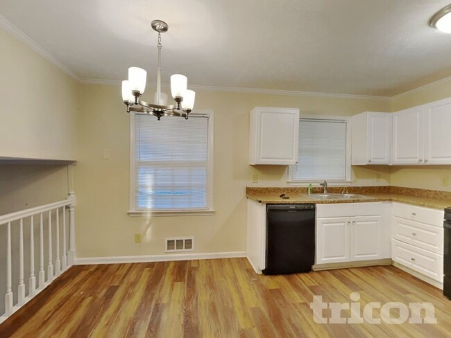 Photo - 832 S Deshon Rd