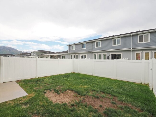 Photo - 3 Bedroom, 2.5 Bathroom Riverton Town Home