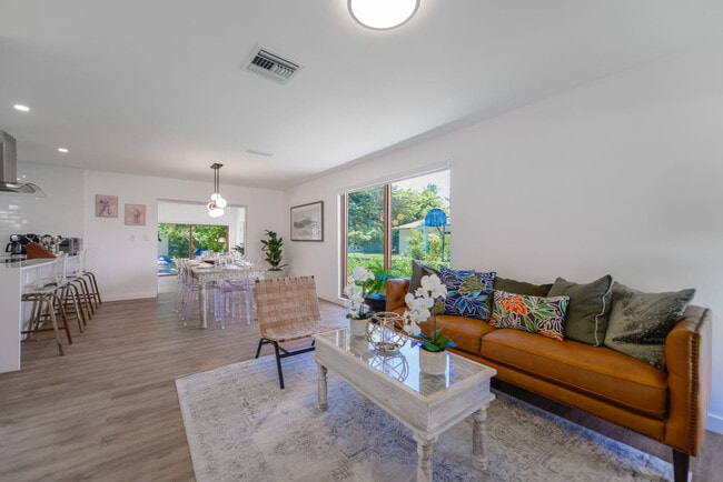 Building Photo - 9980 SW 34th St Rental