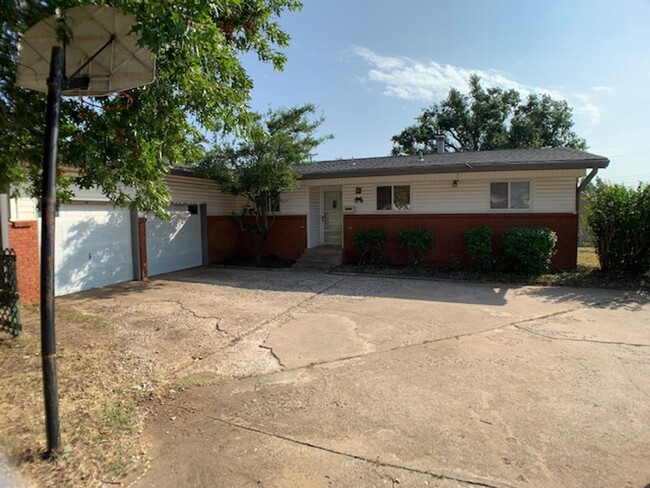 Midwest City 3 Bedroom. - Midwest City 3 Bedroom. House