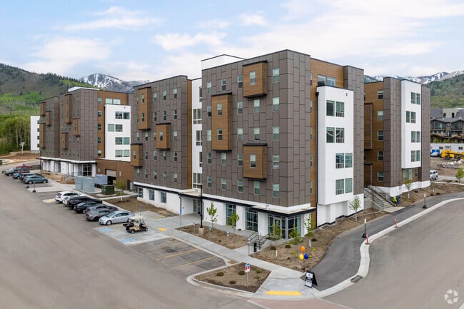 Slopeside Village Apartments and Townhomes - Slopeside Village Apartments and Townhomes