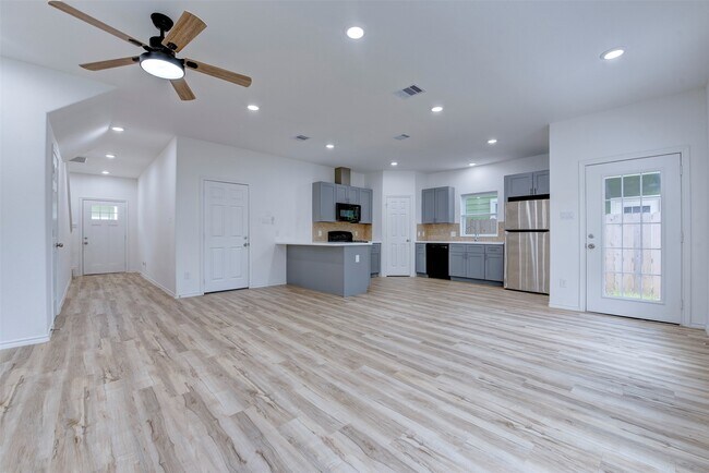 Photo - 8203 Woodlyn Rd